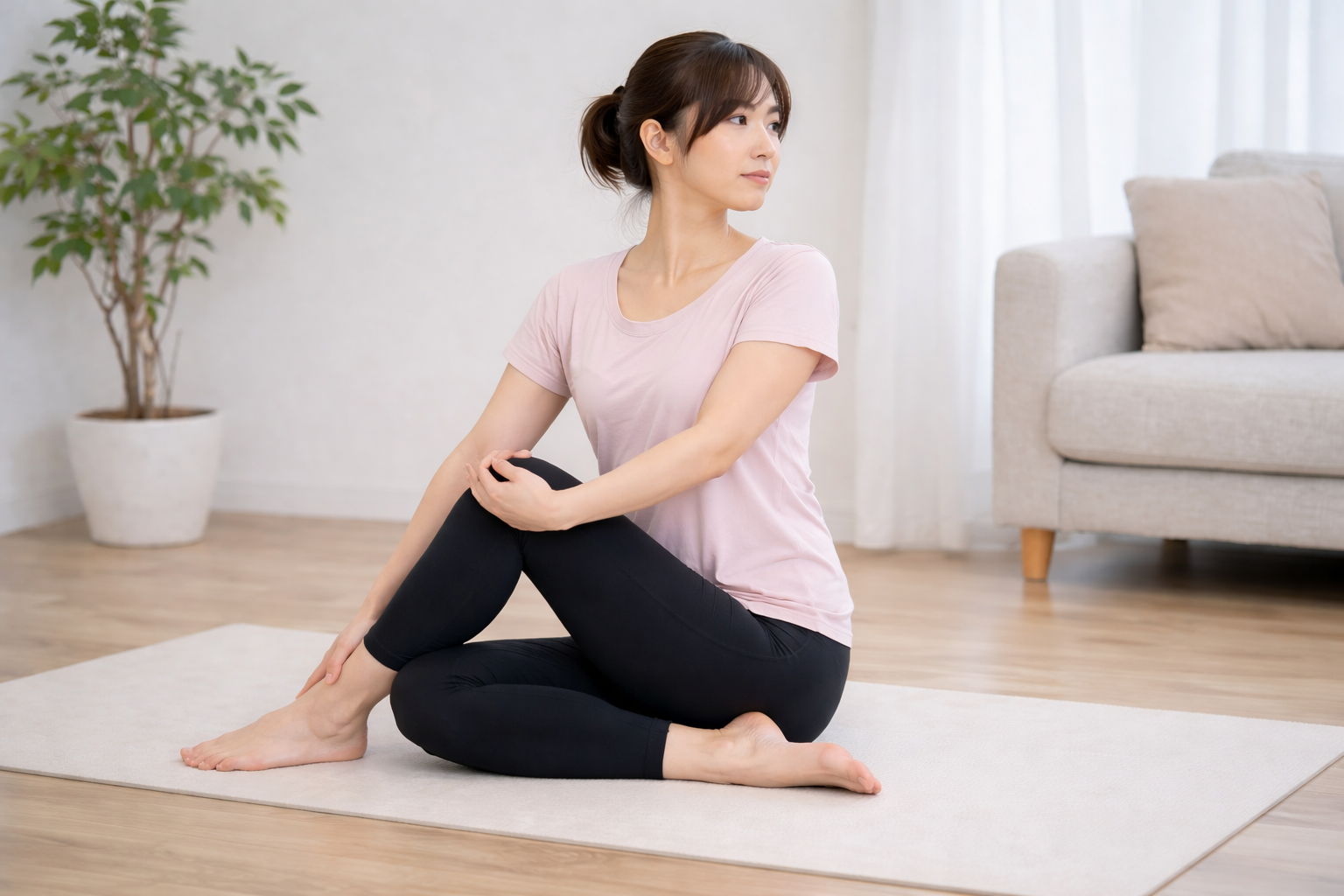 腰痛の原因は股関節の硬さ？朝起きると腰が痛い人のための改善ストレッチ